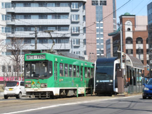 札幌の市電が走行している